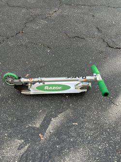 Razor A5 Lux Kick Scooter - Green - Used