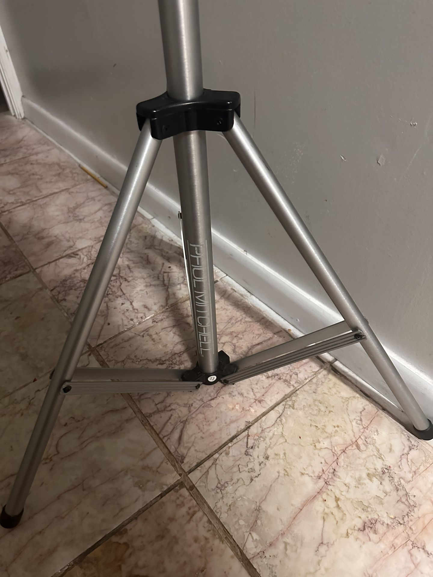 Mannequin Head Stand