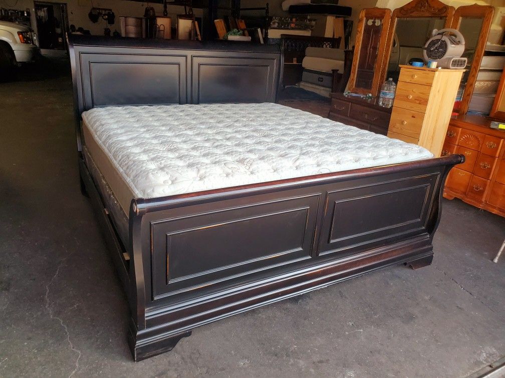 King Bed And Mattress for Sale in Santa Ana, CA OfferUp
