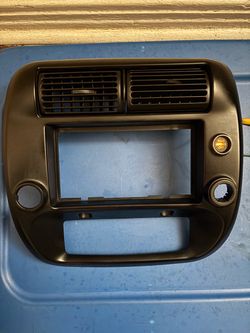 05-11 Ford Ranger Dashboard Trim Radio Bezel Panel OEM Black 7L54-1004302