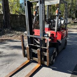 Used Japanese Imported 1999 Nissan J01A15 1.5 Ton/4400 LBS Lift Forklift Counterbalance Truck