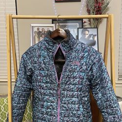 Almost New Girls NorthFace Reversable Jacket size L