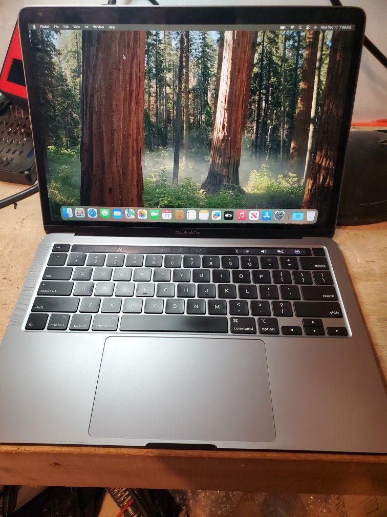 2020 MacBook Pro 32 gigs of memory 1 TB SSD HD