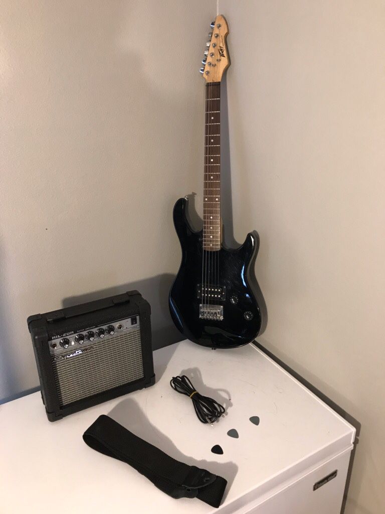 Starter Electric Guitar/Amp Bundle
