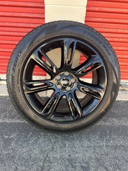 Land Rover Wheels With Perelli Tires
