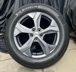 Spare 2023 18” Ford Mustang Mach-E Wheel Rim w/ TPMS in Excellent condition, no scratches! 225/60R18 Michelin tire has about 80% tread! Ready to use!
