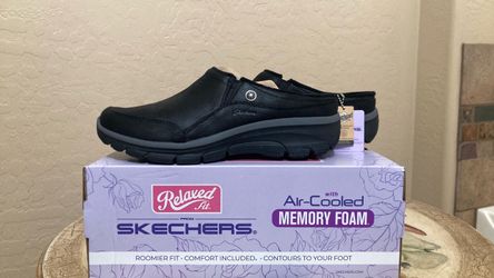 New black Skechers size 91/2