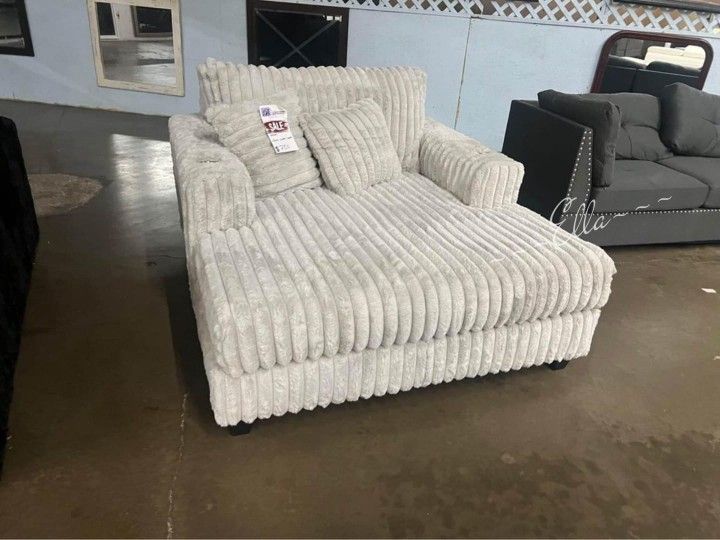 Stupendous Oversized Chair $10 Down Payment And Financing Available