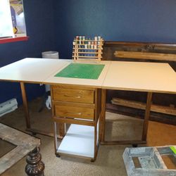 SEWING TABLE 