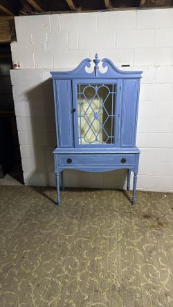 ANTIQUE HUTCH