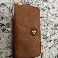 $69 OBO  Tory Burch Tan Leather Zip Wallet