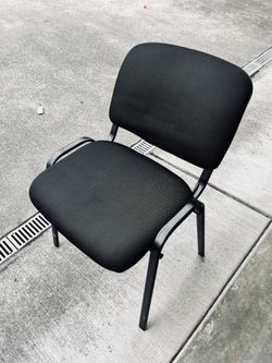 200 VINGLI Black Mesh Stackable Conference / Waiting Room Chairs — Excellent Condition