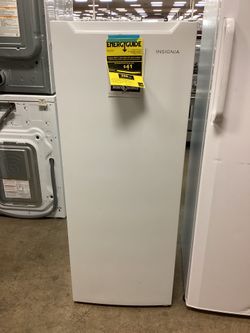 Insignia 7.1 cu.ft. Garage Ready Upright Convertible Freezer