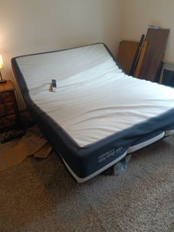 Adjustable Bed w frame Serta. Hybrid queen