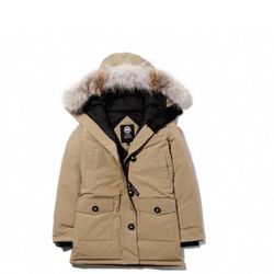 Canada Goose Parka with Fur（medium）