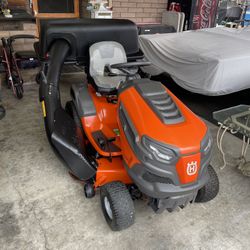 Husqvarna Husqvarna Riding Mower Ts 146X Riding TS 146X Riding Mower Like New Only Six Hours On The Mower
