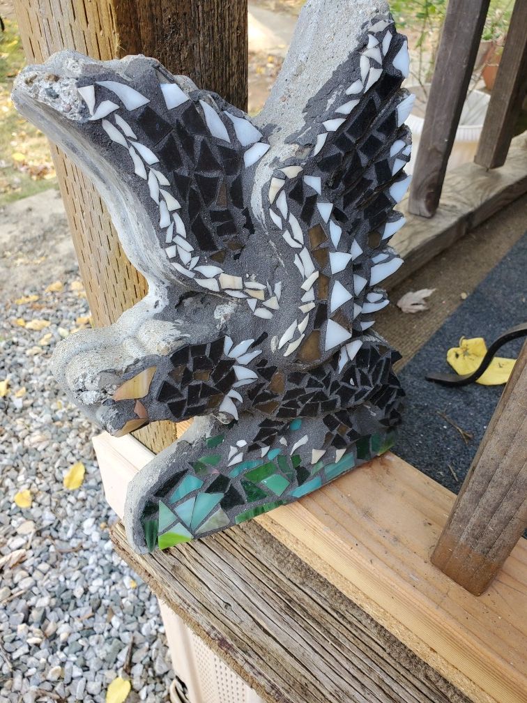 Eagle yard decor