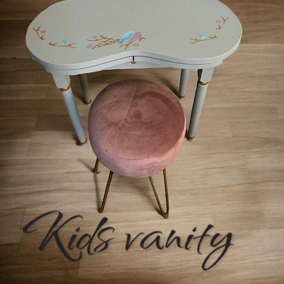 Kids vanity
