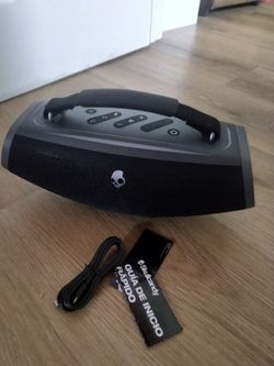 Skull Candy blue tooth speaker