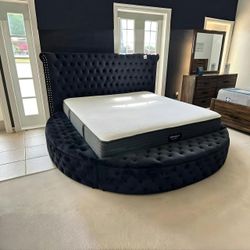 Luxus Velvet Black King Bed
Dimensions:	110" W x 100.5" D x 55" H