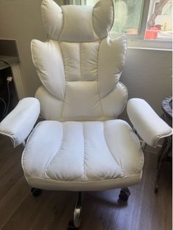 White Comfy Back Adjustable Chair