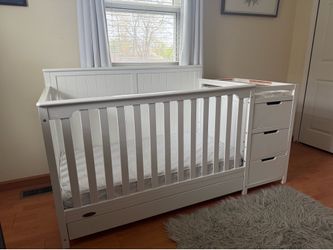 Graco Hadley 4 in 1 Convertible Crib & Changer
