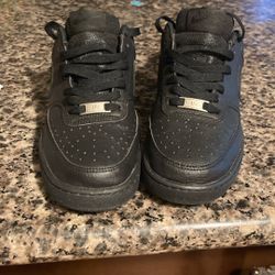 All-black Nike Air Force 1 Low '07 sneakers Size 7 1/2 Teen Boys