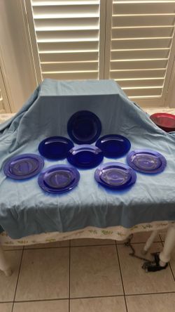 Eight vintage cobalt blue dinner plates