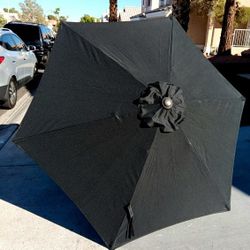 Outdoor Patio Umbrella! NEW!!! 7.5Ft Black, Crank & Tilt Options! 