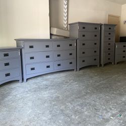 Dresser Set 