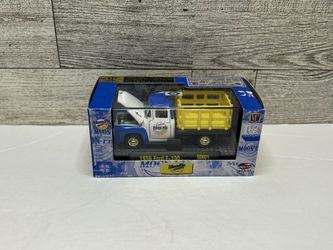 M2 Machines Moon Pie White / Blue ‘1956 Ford F - 100 Truck • Die Cast Metal • Made in China Scale 1:64
