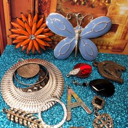 #1638, LOT VINTAGE PENDANT DIFFERENT STYLES AND COLORS
