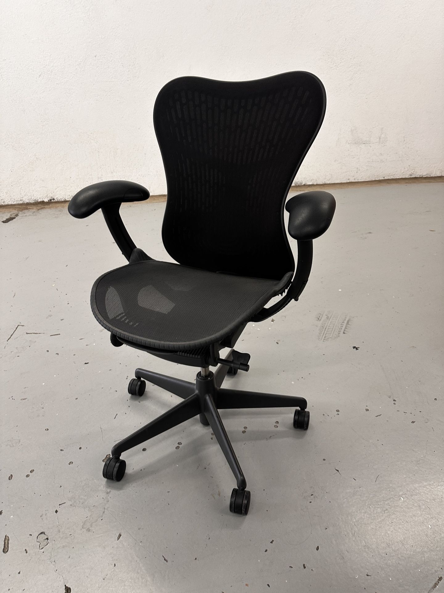 π©π(10) Herman Miller Mirra 1 Office Chairπ§βπ»π©βπ»