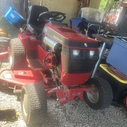 Toro Wheel Horse Tractor/Riding Lawnmower 