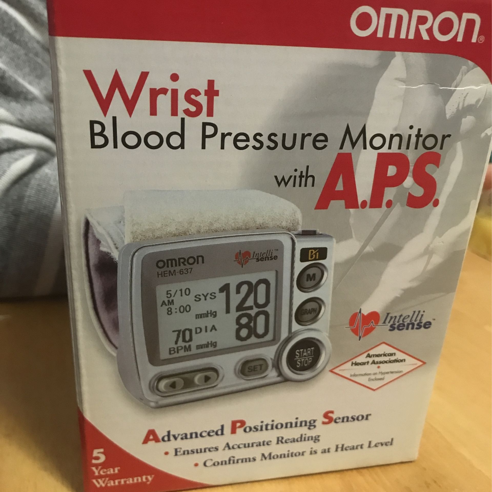 NEW Omron Wrist Blood pressure Monitor With APS Model HEM-637