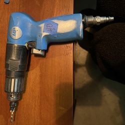 Master Power 3/8" air drill. 