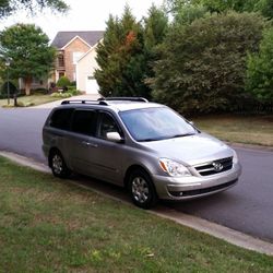 2007 Hyundai Entourage
