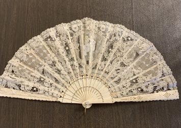 Antique Lace Fan