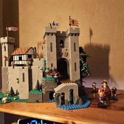 Lego Lion Knights Castle