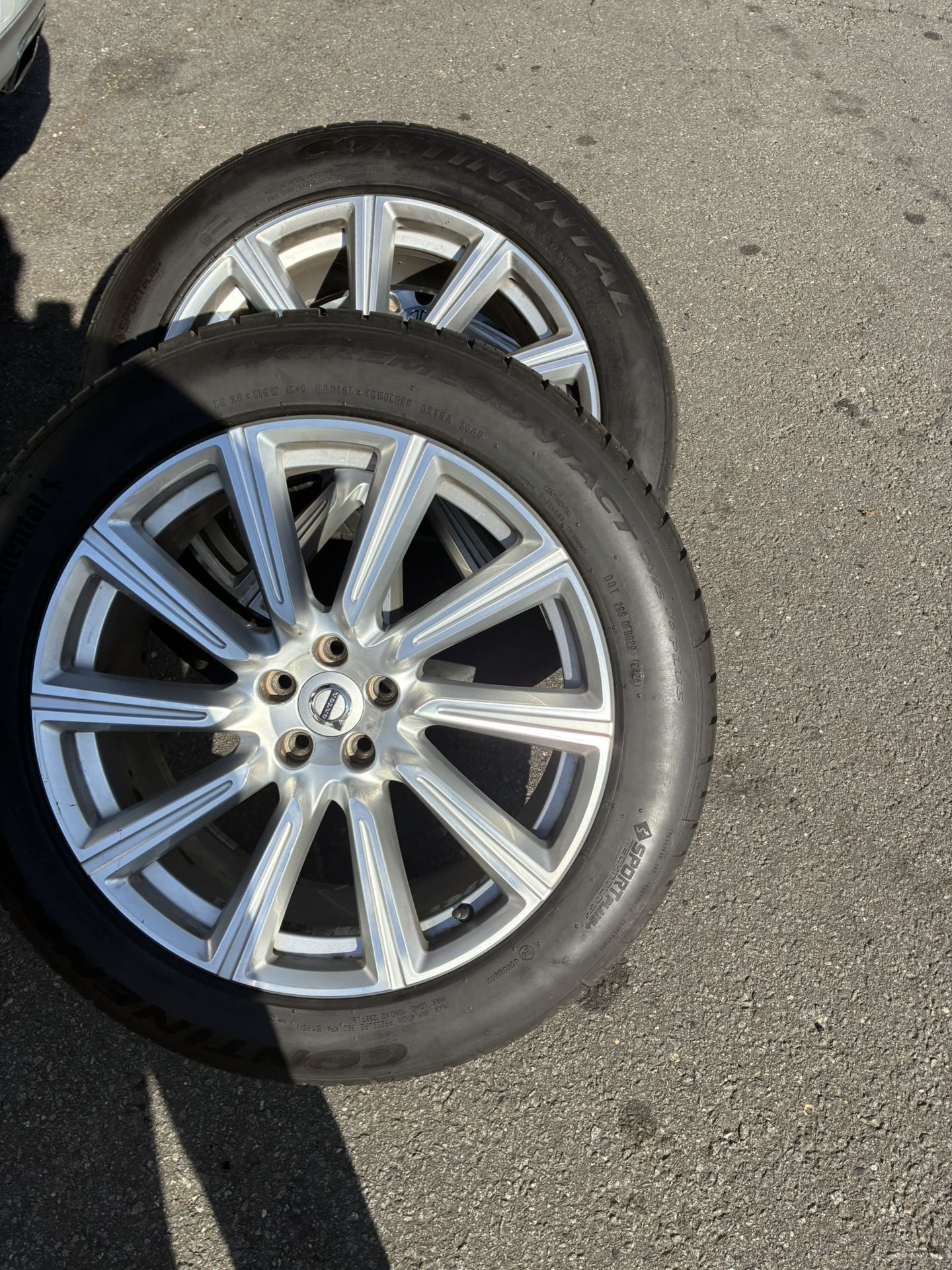 Volvo Runs & Tires