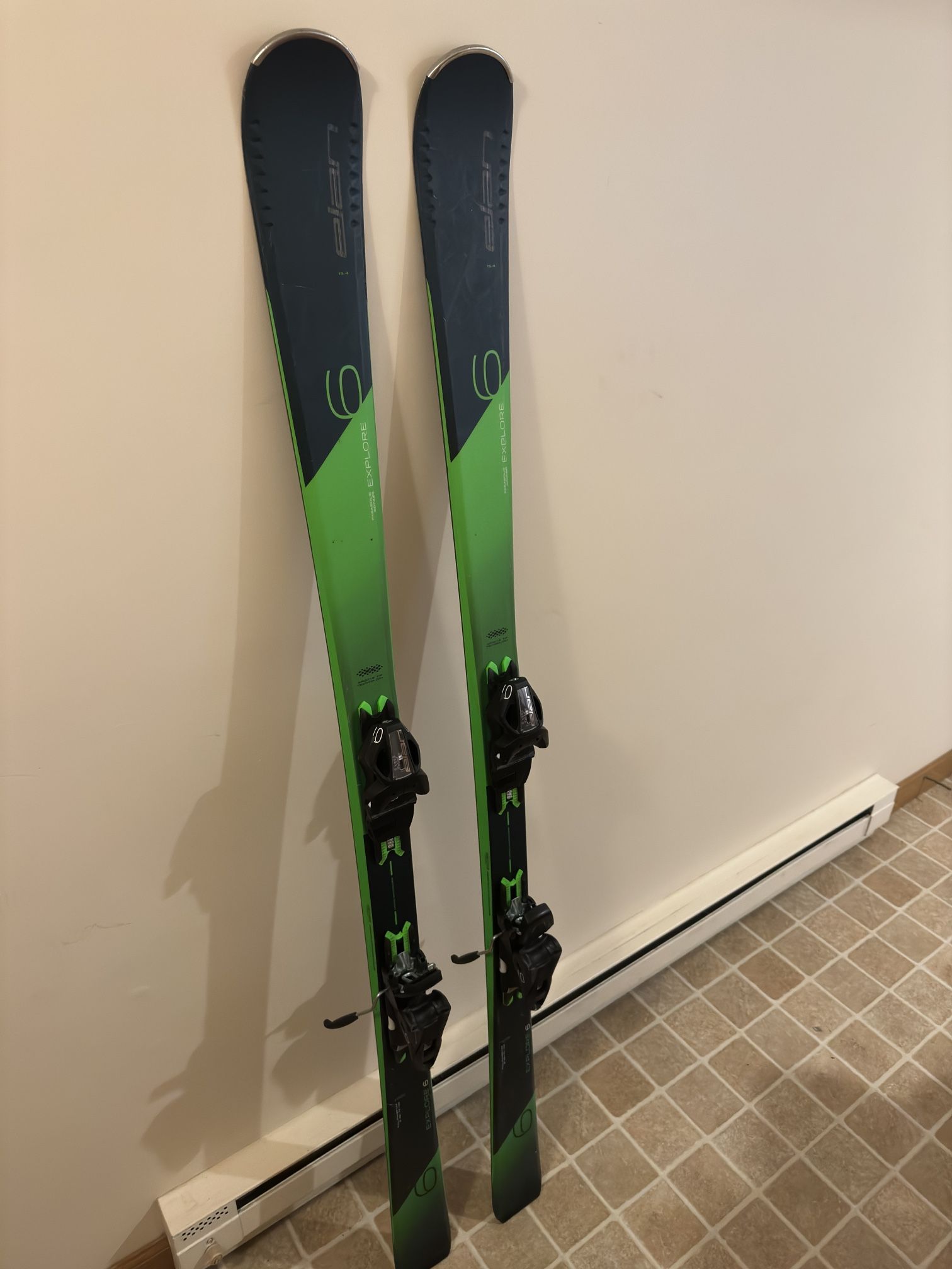 2022 Elan Explore 6 Skis