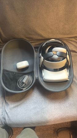 Oculus quest 2 with battery bank and head strap