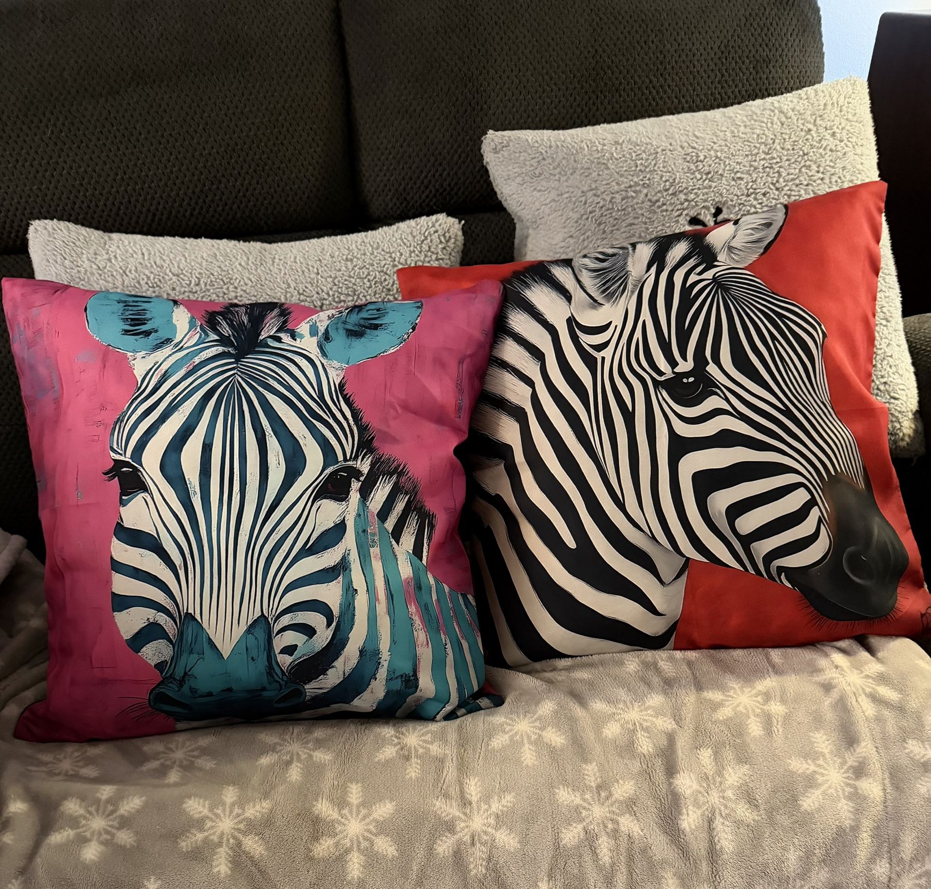 New - 🦓 Zebra Throw Pillows 18x18” with Insert