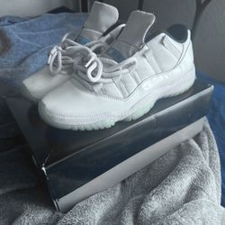 Jordan 11 Legend Blue