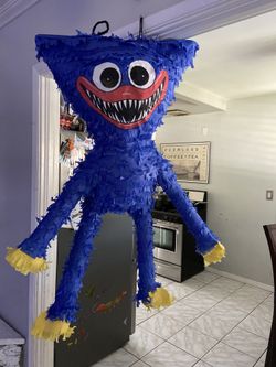 Huggy Wuggy Piñata