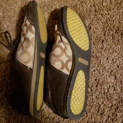 Coach Leatherware brown shoes. Size 8M. Comfortable fit. Good condition. Please look at the pictures. Fashionable ,good for anywhere. 