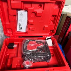 Milwaukee Green 100 ft. Cross Line and Plumb Points Rechargeable Laser Level with REDLITHIUM Lithium-lon USB Battery and Charger