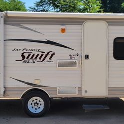 2014 JAYCO SWIFT 17 Foot TRAVEL TRAILER...... 2700 Pounds Empty 