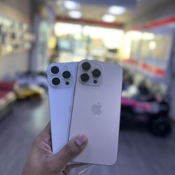 iPhone 16 Pro Max 256GB Unlocked Available On 🎊Christmas Sale🎄