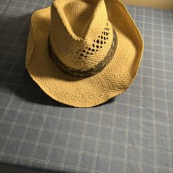 Stylish straw cowboy hat with decorative camo band